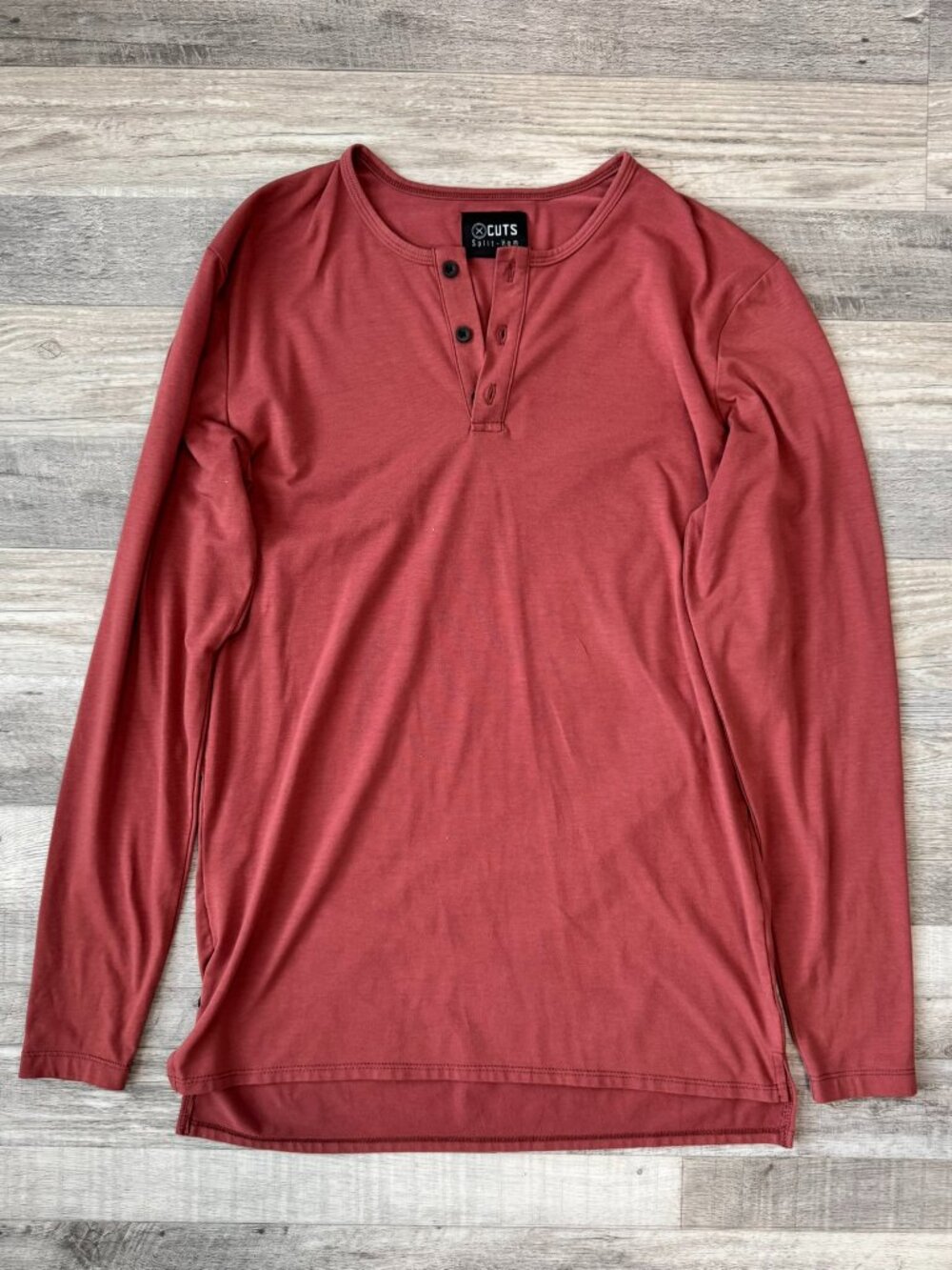 Cuts Split Hem Men's Light Red Long Sleeve T Shirt Size Medium Stretch A50